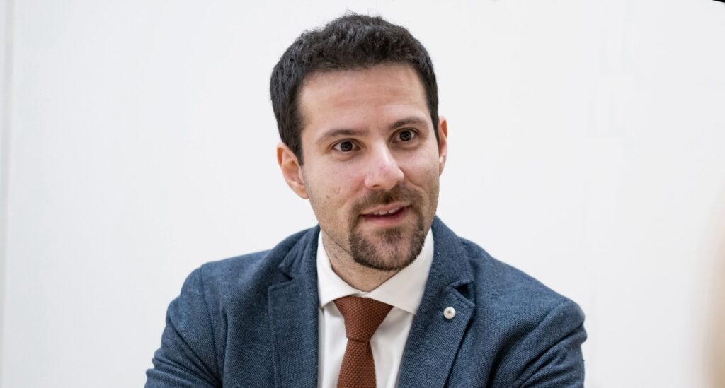 Governare l’emergenza sanitaria con l’AI: l’esperienza britannica