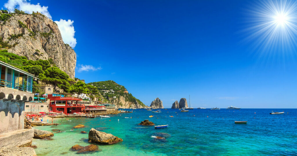 L’Isola di Capri vuole un’estate in tutta sicurezza per gli abitanti e gli ospiti. Il problema della riapertura in tutta sicurezza della stagione turistica accomuna tutto lo Stivale però è particolarmente sentito sulle isole sia grandi che piccole.